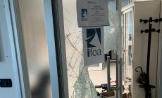 Furti e vandalismi nella notte: devastati tre uffici