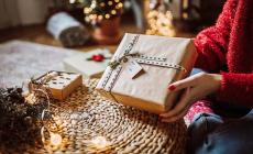 Natale, Confcommercio: la spesa per i regali sarà di 7,3 miliardi, in calo del 18%