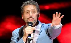 «Penso che un sogno così»... Beppe Fiorello è Modugno