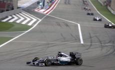 Le Mercedes dominano in Bahrain: Hamilton vince davanti a Rosberg