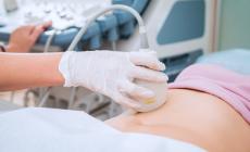 Bimbo nato senza gambe: il ginecologo dovrà risarcire 350mila euro alla famiglia. La giudice: «Grave inadempimento, non diagnosticò la patologia»