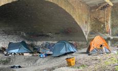 Sotto il ponte Italia spunta una tendopoli