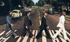 Beatles, il 2 novembre esce l’ultima canzone (inedita): con la voce di Lennon. Senza Intelligenza artificiale
