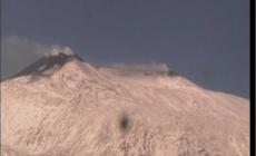 Etna di nuovo in eruzione, esplosioni e lava