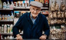 Parma piange Andrea Viani, il mitico droghiere: aveva 92 anni e fino al Natale scorso era in bottega in via Turchi
