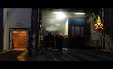 Fiamme nella  stiva,  traghetto della Tirrenia rientrato in porto