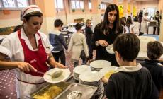Mense scolastiche: ennesimo scontro sui rincari e sul nuovo appalto