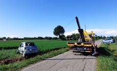 L'auto si ribalta e lo schiaccia: muore 37enne di Zibello