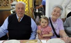 La domenica della famiglia Gatti: a tavola in 70 