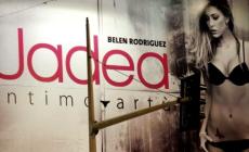 Belen e il sexy manifesto che divide