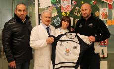 Manghi e l'ex All Blacks Leonard con la maglia speciale delle Zebre per il derby 