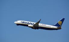 In volo mentre Speranza firmava il  blocco con la Gb, aereo atterra a Pescara: quarantena per 136