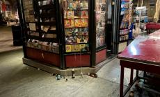 &laquo;Piazza Garibaldi, tutte le mattine l'edicola assediata dai rifiuti&raquo;