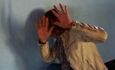 Tent&ograve; di uccidere la sorella, ma &egrave; seminfermo di mente: 21enne condannato a 6 anni