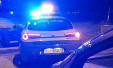 Prima il litigio dentro e fuori dal bar, poi le minacce ai poliziotti: condannato