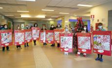 Non solo Pediatria: i cartelloni di auguri dei bambini raggiungono anche il personale dei reparti Covid