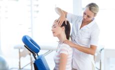Tormentati dal mal di testa? Meno farmaci. L'aiuto è anche il  massaggio dell'osteopata