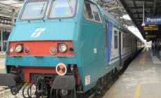 Sassaiola contro un treno. Rotti i finestrini di un vagone