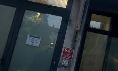 Vandali alla casa della salute, locali al freddo per ore