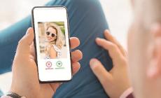 Ricattato da due trans dopo l'incontro hot: «Paga o tutti sapranno»