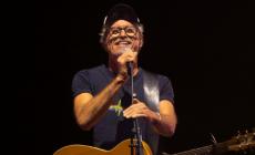 Teatro Regio, Niccolò Fabi poetico e toccante