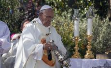 Papa Francesco: "Soffro per i gravi crimini dei preti abusatori". E chiede perdono 