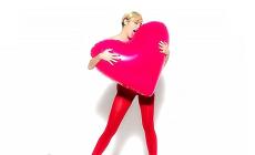 Da Martina a Miley: le sexy news della settimana