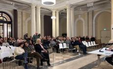 Presentato il nuovo piano sosta: righe blu e agevolazioni per i salsesi