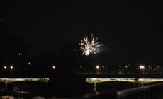 Piazza silenziosa, locali chiusi e... albero spento (dalle 19): così è la mezzanotte più attesa di Parma - Foto