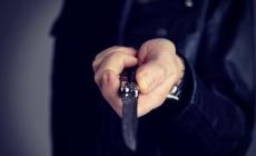 &laquo;Ti sgozzo come un coniglio&raquo;: minaccia con un coltello il cliente di un bar &laquo;perch&eacute; del Sud&raquo;