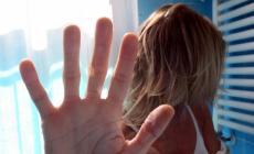 Molesta la coinquilina mentre dorme: 29enne condannato