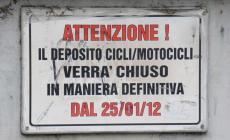 Quando il cartello scaduto (da 9 anni) rimane l&igrave; e nessuno lo toglie
