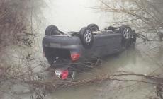 Auto in un canale a Coenzo con giallo (a lieto fine)