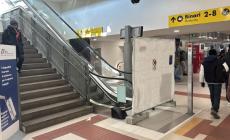 Continuano i disagi per i viaggiatori in stazione. Le scale mobili? Sono ancora fuori servizio