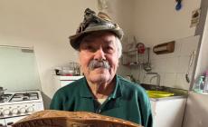 Dante il bocia compie 90 anni: la sua vita tra i ricordi alpini e i racconti della val Baganza