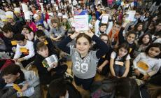 Bambini e bambine artigiani di pace: foto di una festa speciale