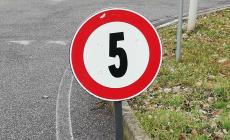 «5» e «10»: anche questi sono segnali stradali (rari)