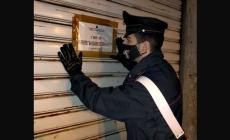 Per l'Epifania lasciava consumare bevande fuori dal bar: locale chiuso per 5 giorni. Multati i clienti