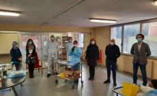 Asp Ad Personam, Direttore generale e responsabili Cra si vaccinano insieme ad operatori e ospiti 