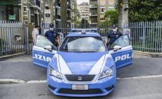 Due ladre 15enni scoperte su un balcone: botte e sputi contro il vicino che le blocca