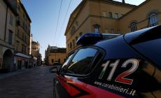 Fugge al controllo e inghiottisce la droga: bloccato e denunciato