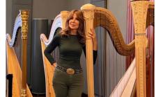 La parmigiana Carla They: &laquo;Il mio viaggio con l'arpa in 2500 spettacoli&raquo;