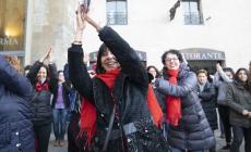 One Billion Rising, in piazza Garibaldi il  flash mob antiviolenza - Gallery