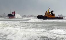 Rimorchiatore affonda al largo della Puglia, due morti e 5 dispersi 