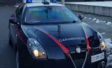 Sorpreso a rubare, fugge e reagisce con calci e pugni contro il carabiniere che lo blocca