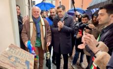 Festa con de Pascale per il Municipio rimesso a nuovo e intitolato a Gino Strada