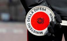 Non si ferma all'alt dei carabinieri e semina il panico per 5 chilometri