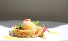 Cous-cous, verdure, scampi e salsa tiky