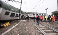 "Un boato, poi il tremore", "Ho pensato di morire": le testimonianze dei passeggeri del convoglio Trenord deragliato 