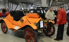 Cambio gomme della Ferrari di F1 e raduno delle Vespa 400: le curiosit&agrave; del Mercanteinauto